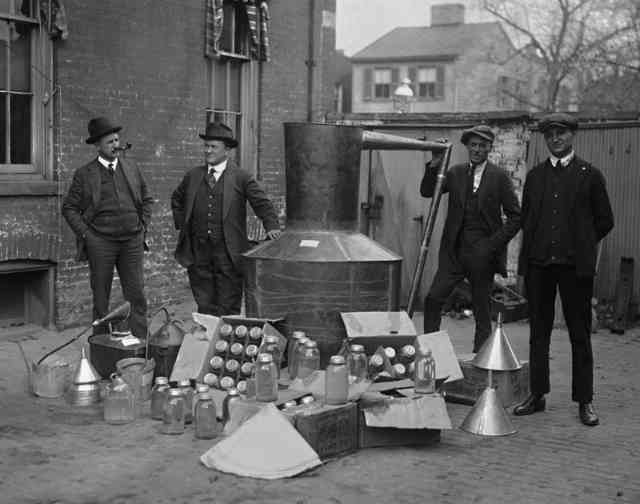 What did the U.S. government mix with alcohol to discourage drinking during prohibition?