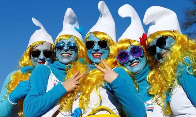 Smurfs Defy the Coronavirus - 3500 Cosplayers Join Forces to Break World Record