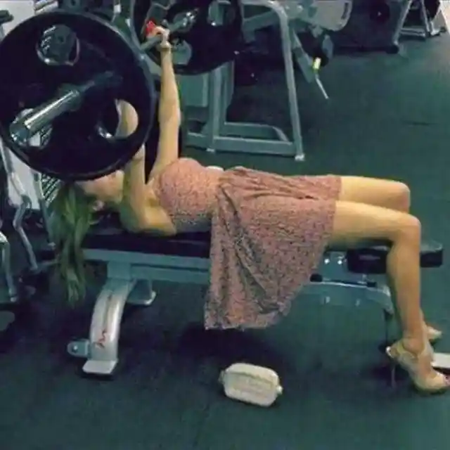 Hilarious Photos Taken At The Gym