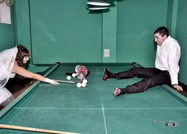 40 Funny Wedding Photos That Ooze Awkwardness And Cringe