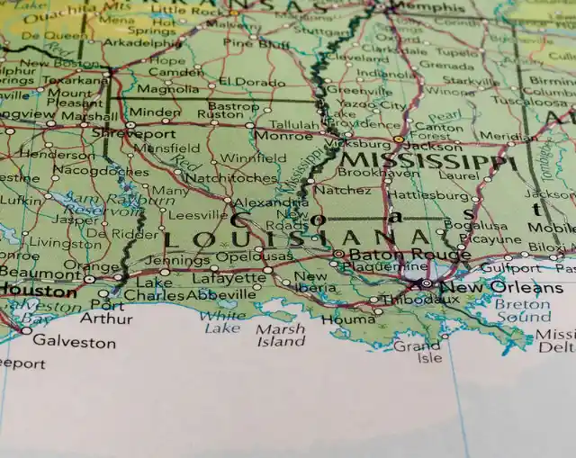 Who agreed to the Louisana Purchase, giving the U.S. new southern territory?
