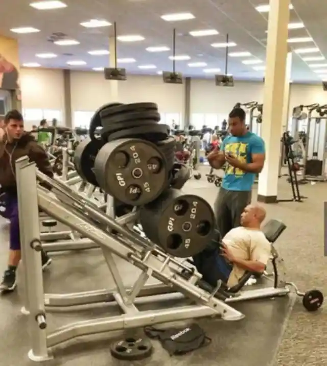 Hilarious Photos Taken At The Gym