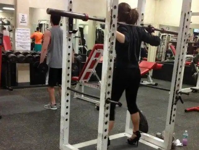 Hilarious Photos Taken At The Gym