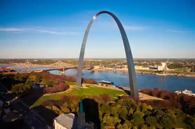 In what state is the Gateway Arch located?