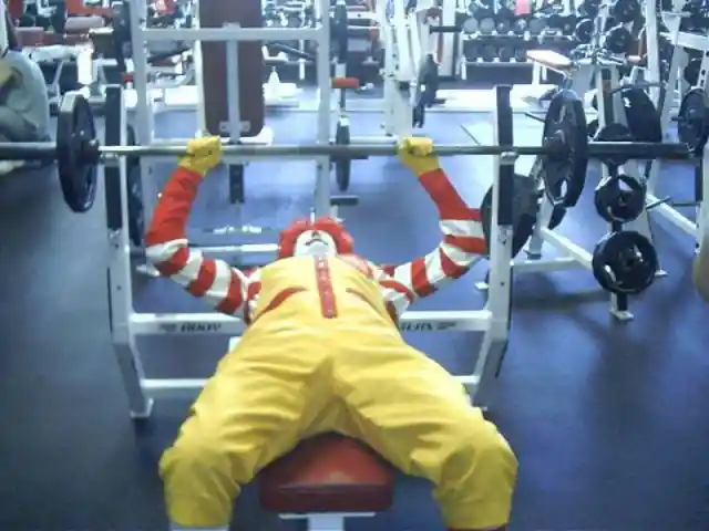 Hilarious Photos Taken At The Gym