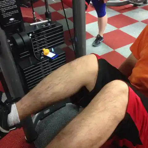 Hilarious Photos Taken At The Gym