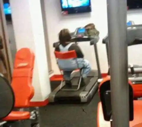 Hilarious Photos Taken At The Gym