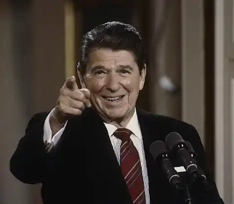 What job did Ronald Reagan have before he tried politics?