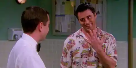 Wo hat Joey seinen Handzwilling getroffen?