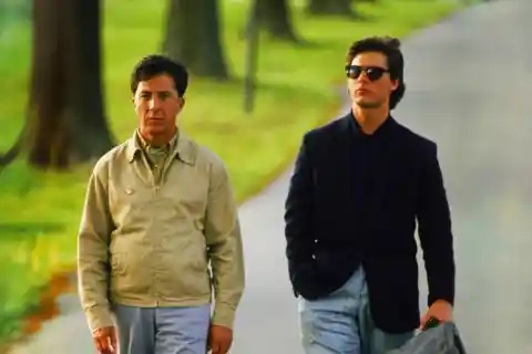 Which movie stars Tom Cruise and Dustin Hoffman as estranged brothers?